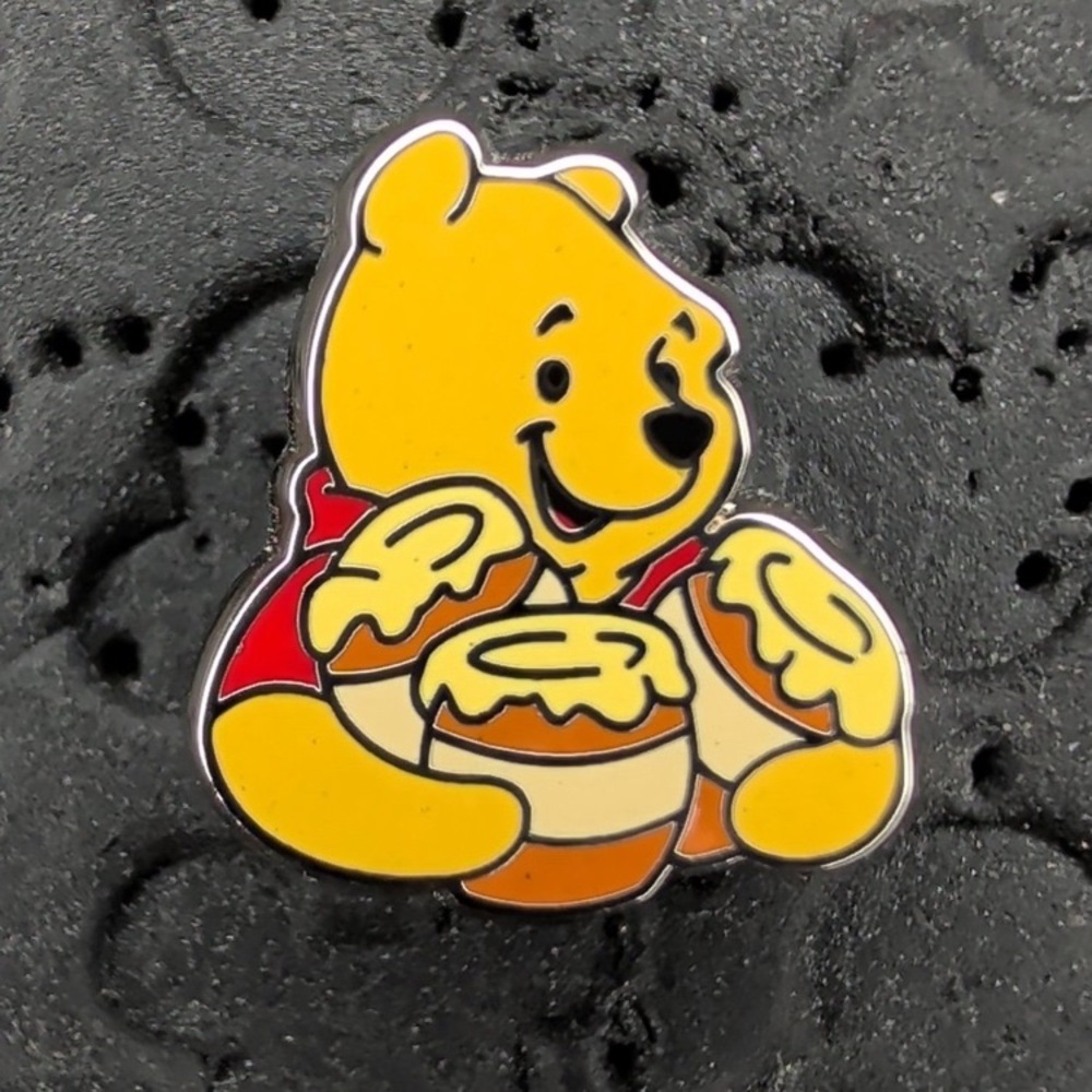Disney parks tiny Kingdom third edition series 2 Winnie the Pooh LR trading pin